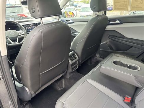 Certified 2024 Volkswagen Taos SE w/ Panoramic Sunroof Package image 9