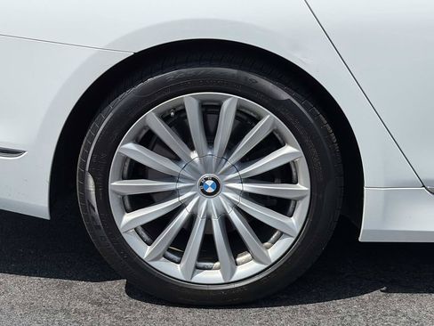 Used 2019 BMW 740i w/ Executive Package RWD image 9