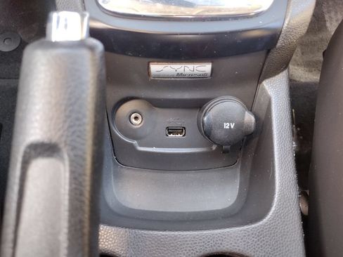 Used 2013 Ford Fiesta Titanium FWD image 25