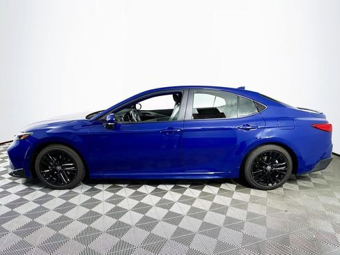 Used 2025 Toyota Camry SE w/ Convenience Package FWD image 4
