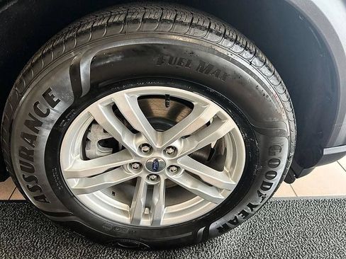 Used 2022 Ford Explorer XLT AWD/4WD image 32