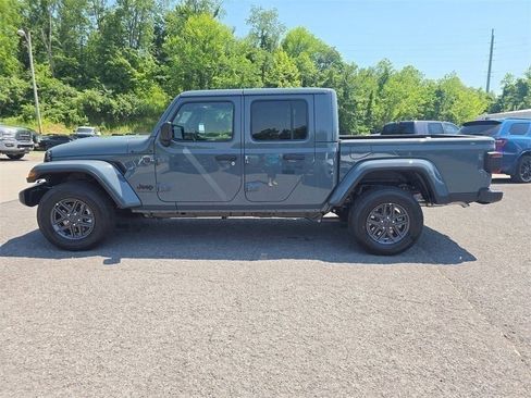 New 2025 Jeep Gladiator Sport image 7