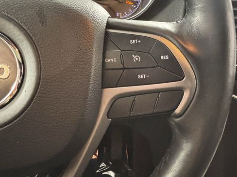Used 2019 Jeep Grand Cherokee Limited image 9