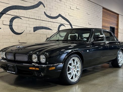 Used 2002 Jaguar XJ8 100 image 11