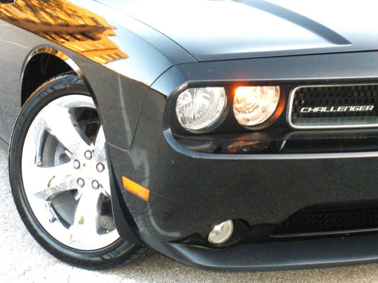 Used 2012 Dodge Challenger SXT Plus RWD image 3