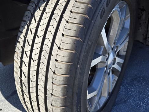 Used 2015 GMC Acadia SLT image 18