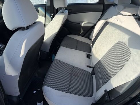 Used 2023 Hyundai Kona SE image 10