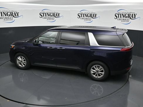 Used 2023 Kia Carnival LX FWD image 19