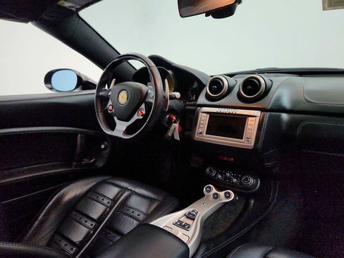 Used 2010 Ferrari California RWD image 21