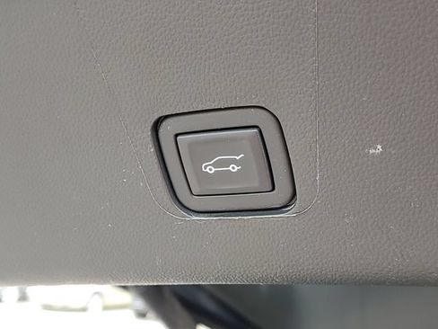 Used 2023 Chevrolet Traverse LT AWD/4WD image 10