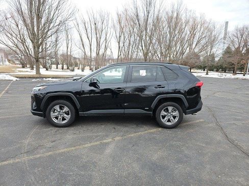 Used 2025 Toyota RAV4 XLE image 2