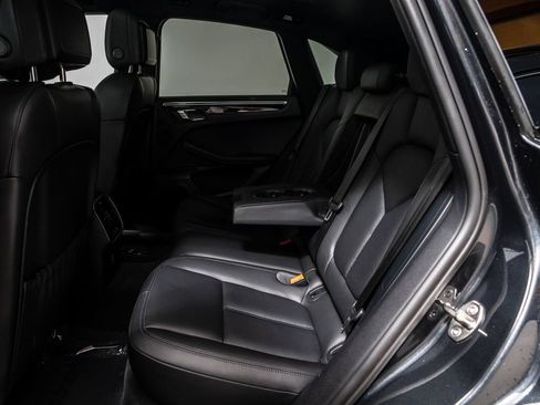 Used 2023 Porsche Macan AWD/4WD image 28