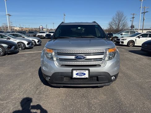 Used 2013 Ford Explorer XLT image 2