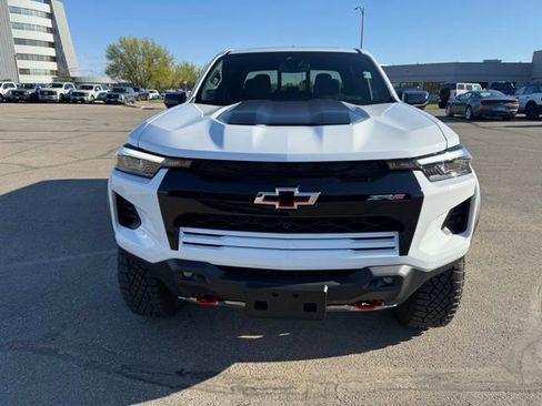 Used 2026 Chevrolet Colorado ZR2 w/ Technology Package AWD/4WD image 5