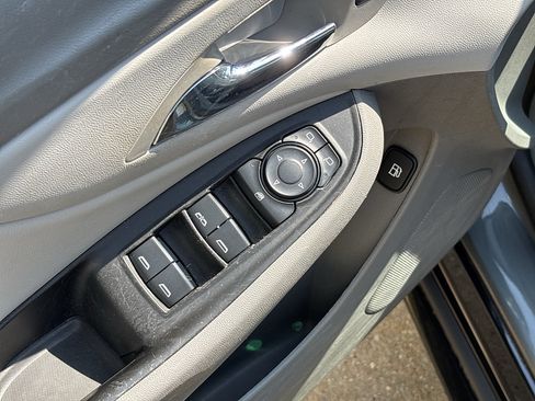Used 2017 Chevrolet Volt LT w/ Comfort Package FWD image 14