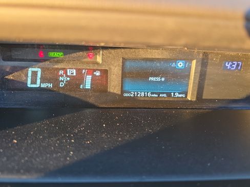 Used 2016 Toyota Prius V Three image 19