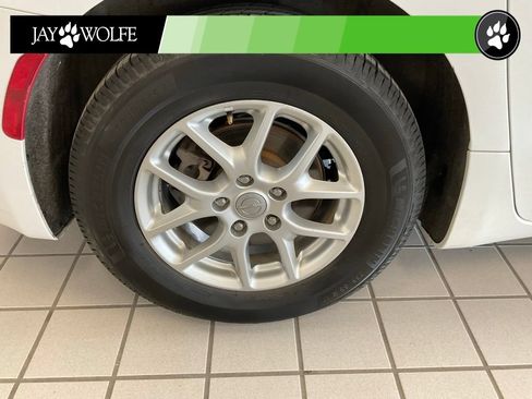 Used 2020 Chrysler Pacifica Touring FWD image 7