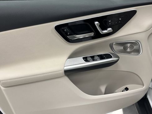 Certified 2025 Mercedes-Benz GLC 300 image 10