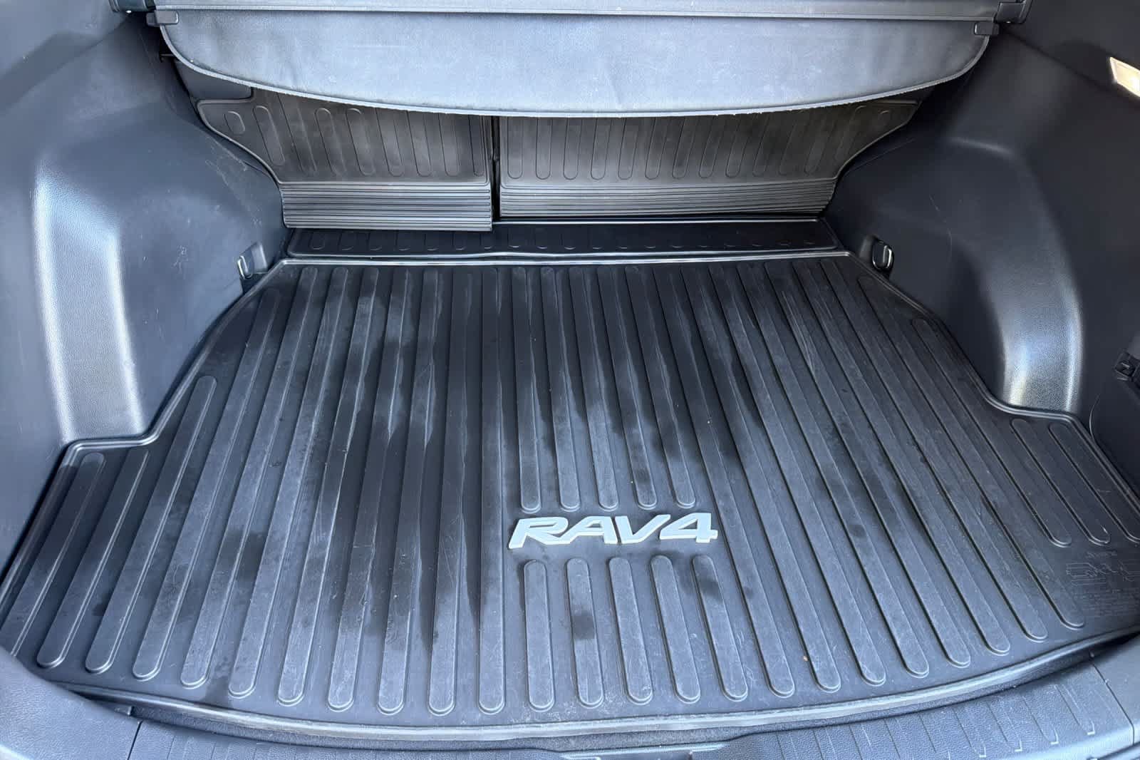 Used 2025 Toyota RAV4 LE AWD/4WD image 16