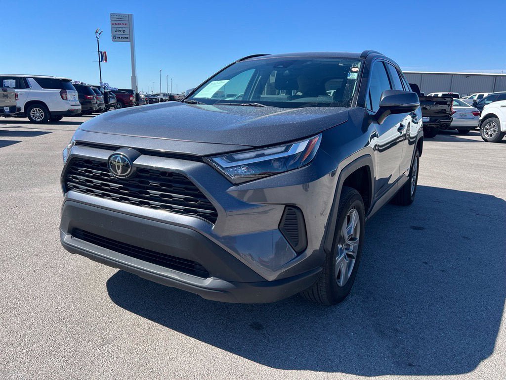 Used 2025 Toyota RAV4 XLE AWD/4WD image 1