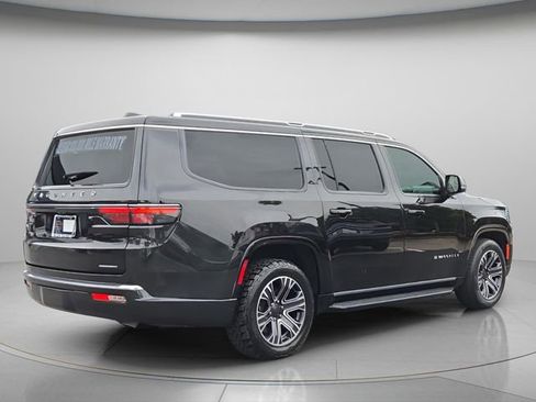 Used 2024 Jeep Wagoneer L Series II w/ Flexible Seating Group AWD/4WD image 7