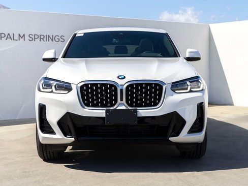 Certified 2025 BMW X4 xDrive30i w/ Premium Package image 4