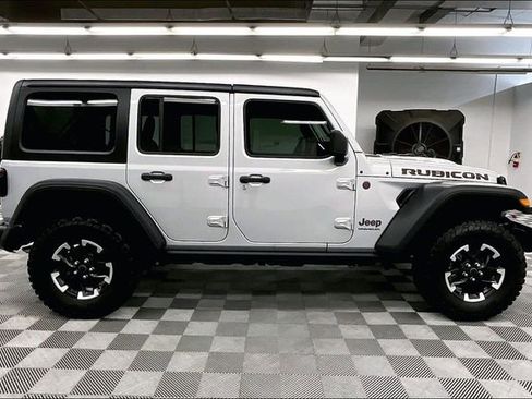 Used 2024 Jeep Wrangler Unlimited Rubicon w/ Technology Group AWD/4WD image 14