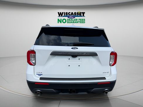 Used 2023 Ford Explorer XLT w/ Equipment Group 202A AWD/4WD image 28