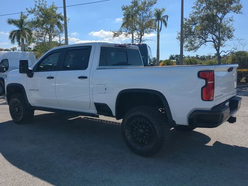 Used 2025 Chevrolet Silverado 2500 ZR2 image 7