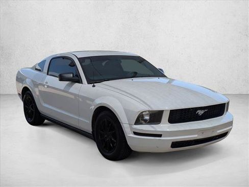 Used 2005 Ford Mustang Premium RWD image 3