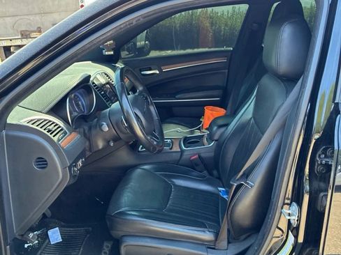 Used 2017 Chrysler 300 C Platinum AWD/4WD image 5