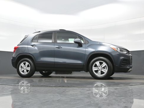 Used 2022 Chevrolet Trax LT w/ Driver Confidence Package AWD/4WD image 30