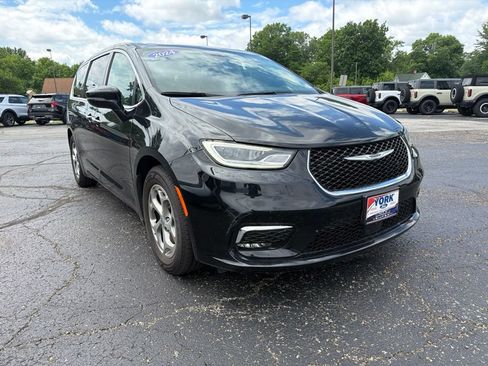Used 2024 Chrysler Pacifica Limited FWD image 12