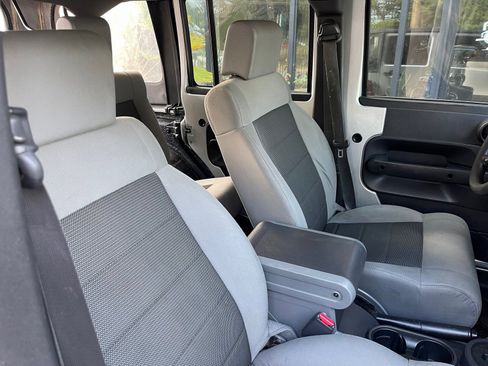 Used 2009 Jeep Wrangler X image 22