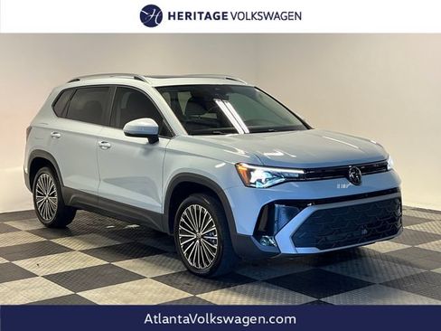Certified 2025 Volkswagen Taos SE FWD image 1