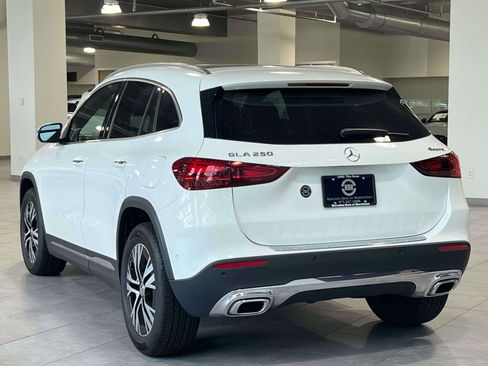 Used 2025 Mercedes-Benz GLA 250 4MATIC image 4