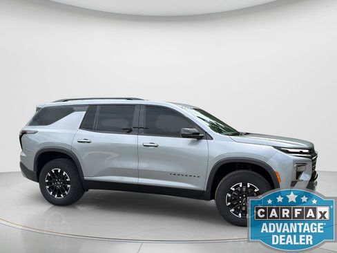 Used 2025 Chevrolet Traverse Z71 w/ Driver Confidence Package AWD/4WD image 6