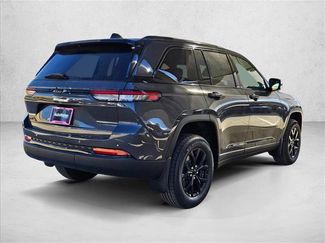 New 2025 Jeep Grand Cherokee Altitude w/ MOPAR Finishing Package video 2