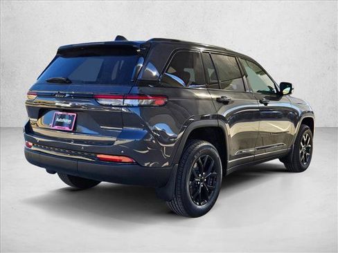 New 2025 Jeep Grand Cherokee Altitude w/ MOPAR Finishing Package image 2