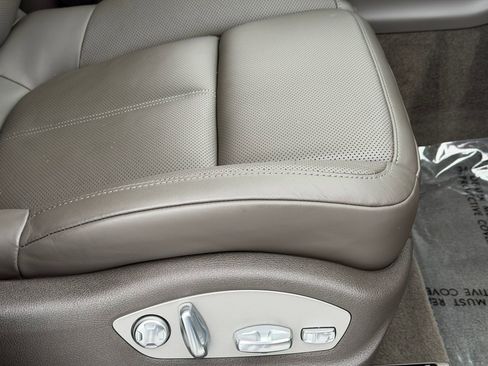 Certified 2023 Porsche Macan image 16