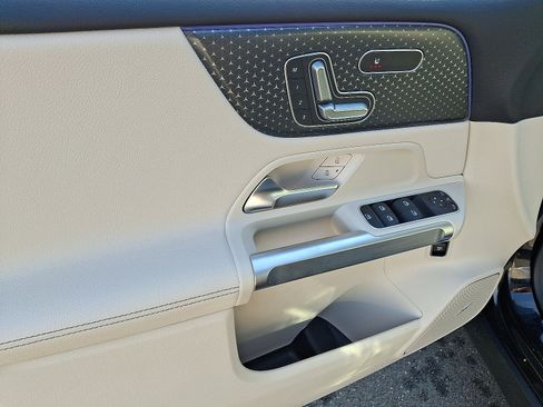 New 2026 Mercedes-Benz GLB 250 4MATIC image 10