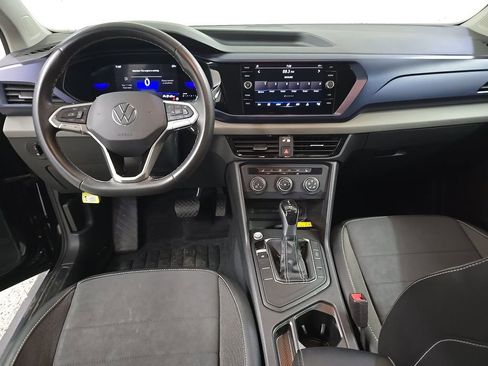 Used 2022 Volkswagen Taos SE w/ Driver Assistance Package FWD image 6