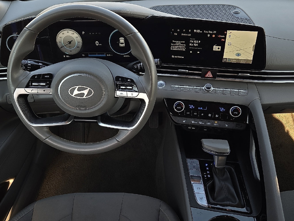 Used 2025 Hyundai Elantra SEL FWD image 11