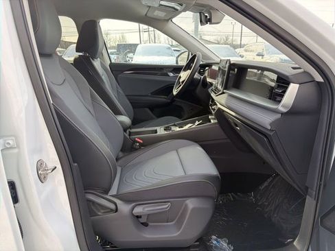 New 2026 Volkswagen Tiguan SE AWD/4WD image 38