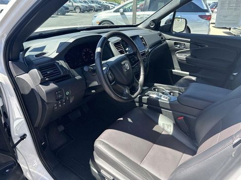 Certified 2025 Honda Ridgeline Black Edition image 9