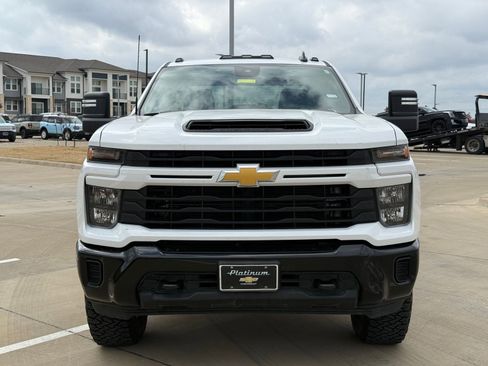 Used 2024 Chevrolet Silverado 2500 Custom w/ Custom Value Package image 2