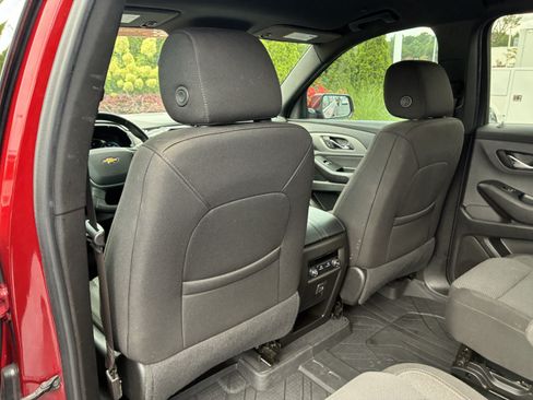 Used 2023 Chevrolet Traverse LT FWD image 16