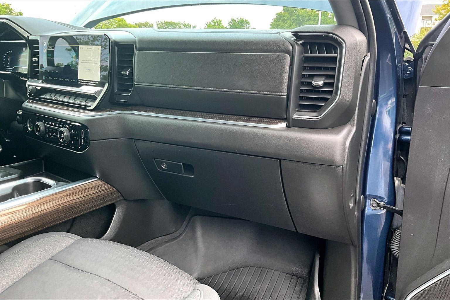 Used 2022 Chevrolet Silverado 1500 RST AWD/4WD image 14