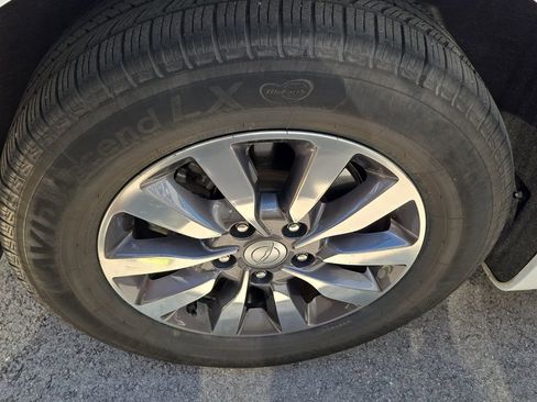 Used 2019 Chrysler Pacifica Touring-L Plus FWD image 5