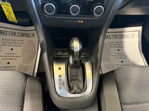 Used 2012 Volkswagen Golf 4-Door FWD image 14